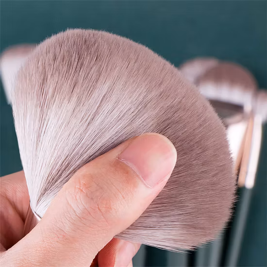 Custom Logo 14 PCS High Quality Professional Private Label Synthetic Brushes Green Makeup Brush Set with Belt Bag